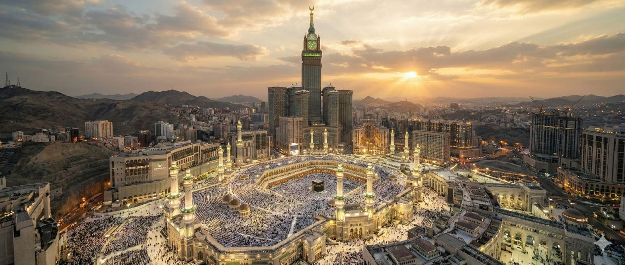 المسجد الحرام في مكة المكرمة عند الغروب